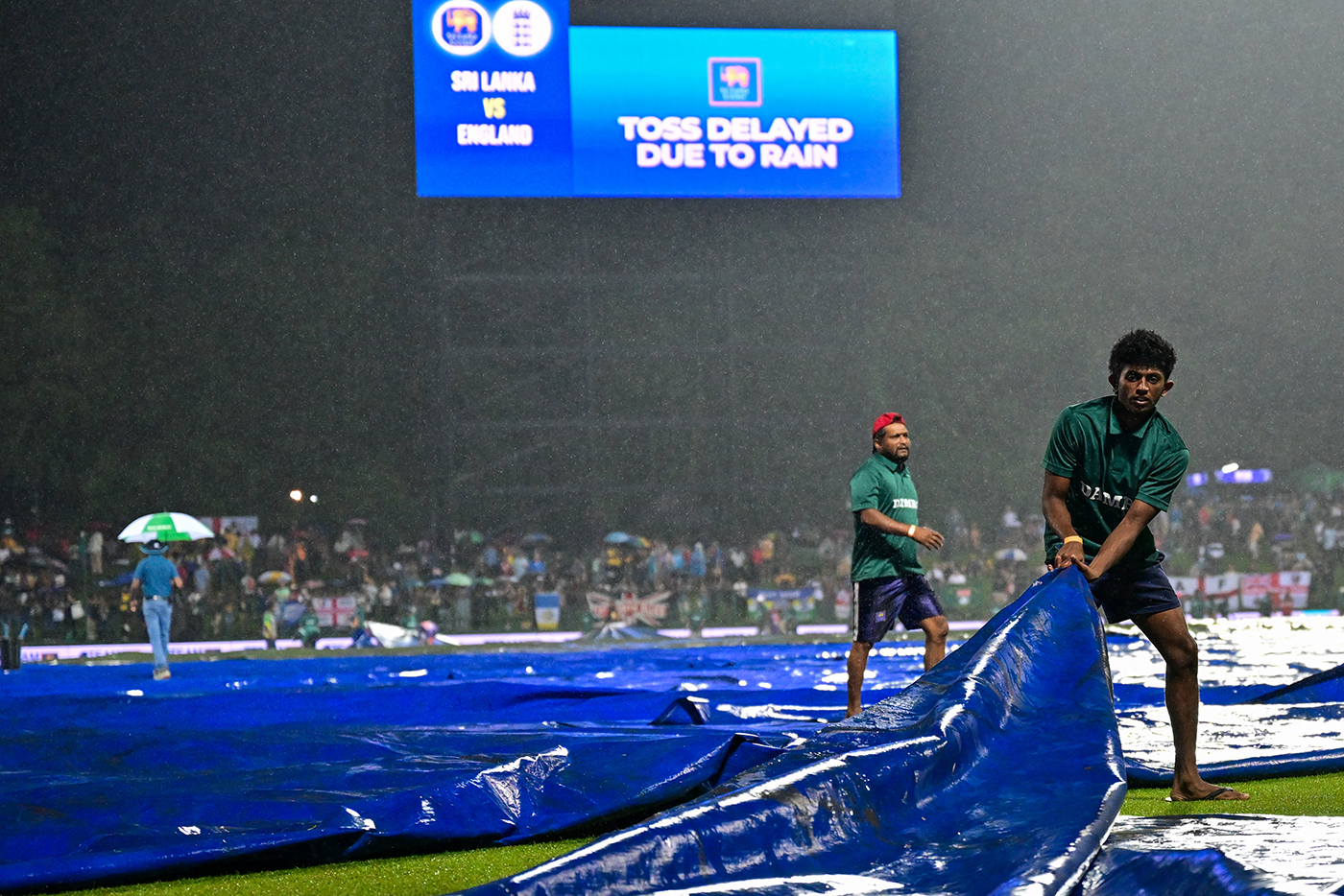 England bowl first in 17-overs match after rain delay