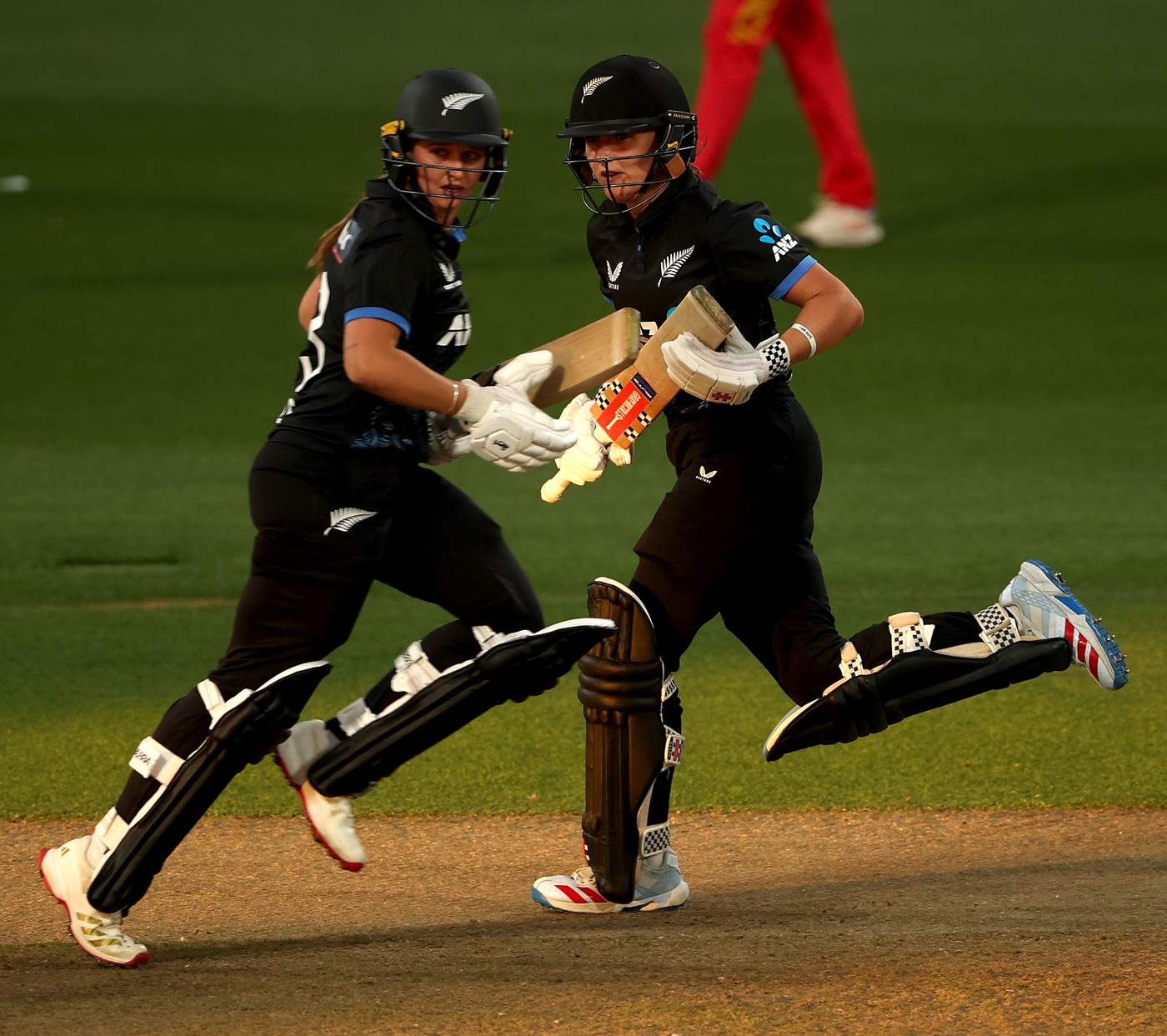 Amelia Kerr and Isabella Gaze power New Zealand to series win