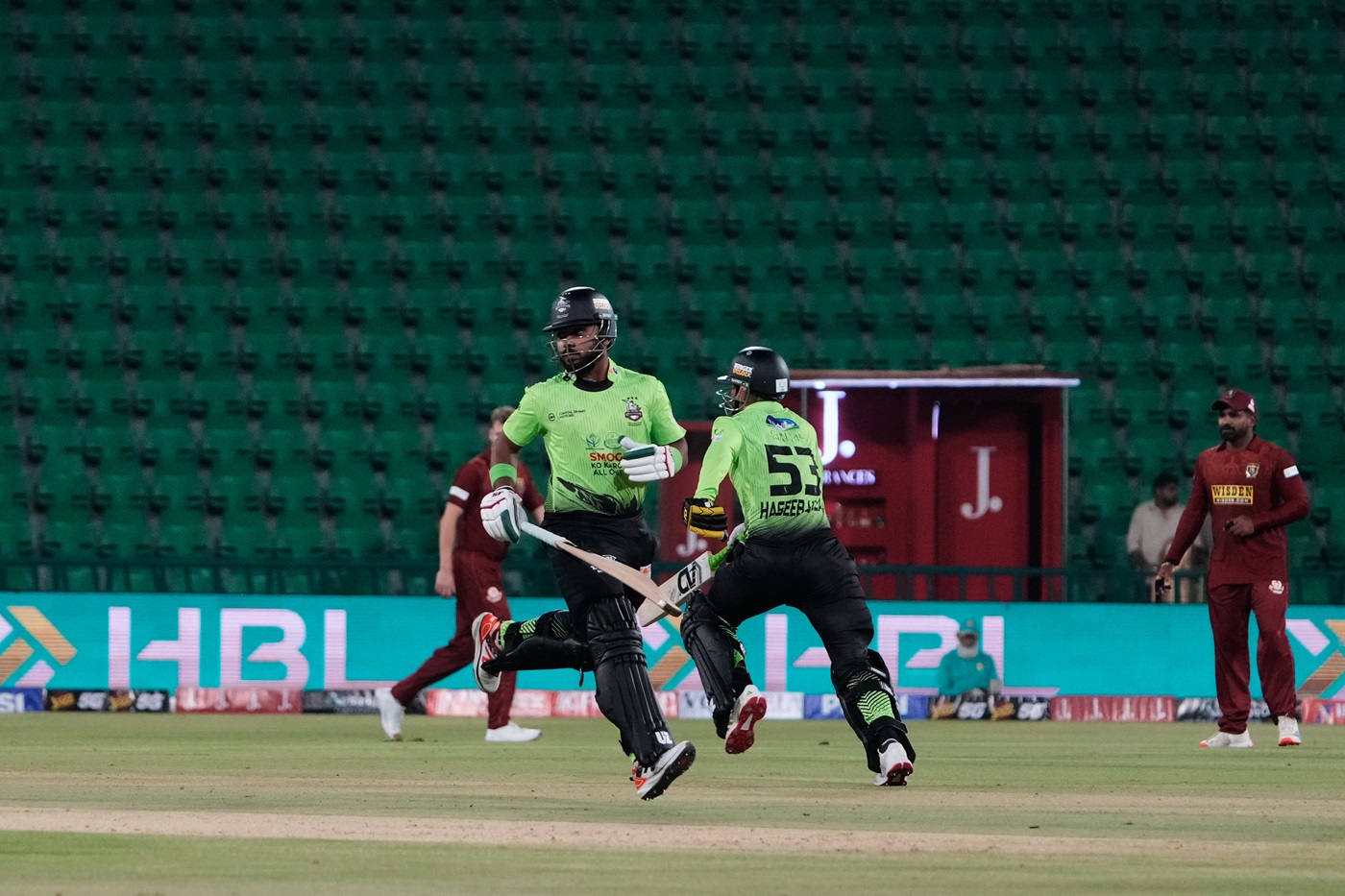 All-round Qalandars take down Kingsmen with ease in PSL opener