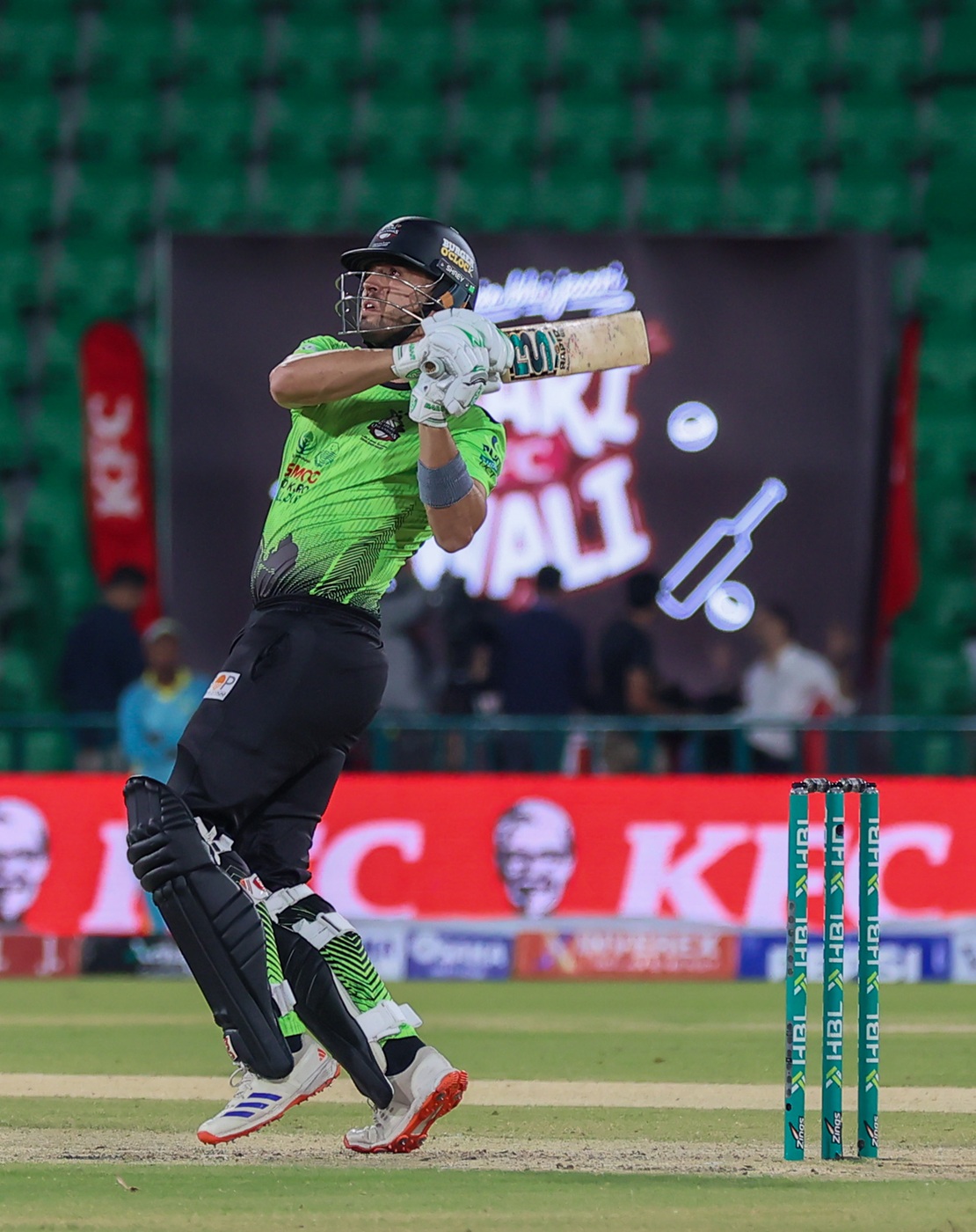 Naeem, Emon set up big win for Qalandars in rain-hit clash