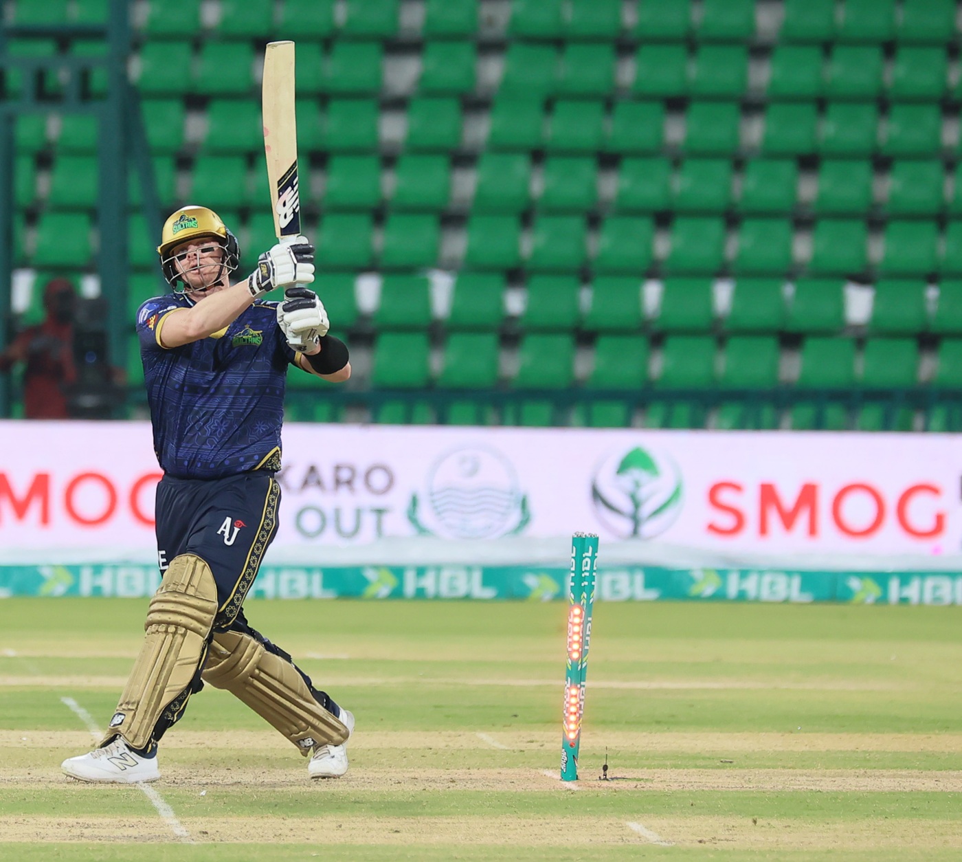 Smith, Turner put Sultans on doorstep of qualification