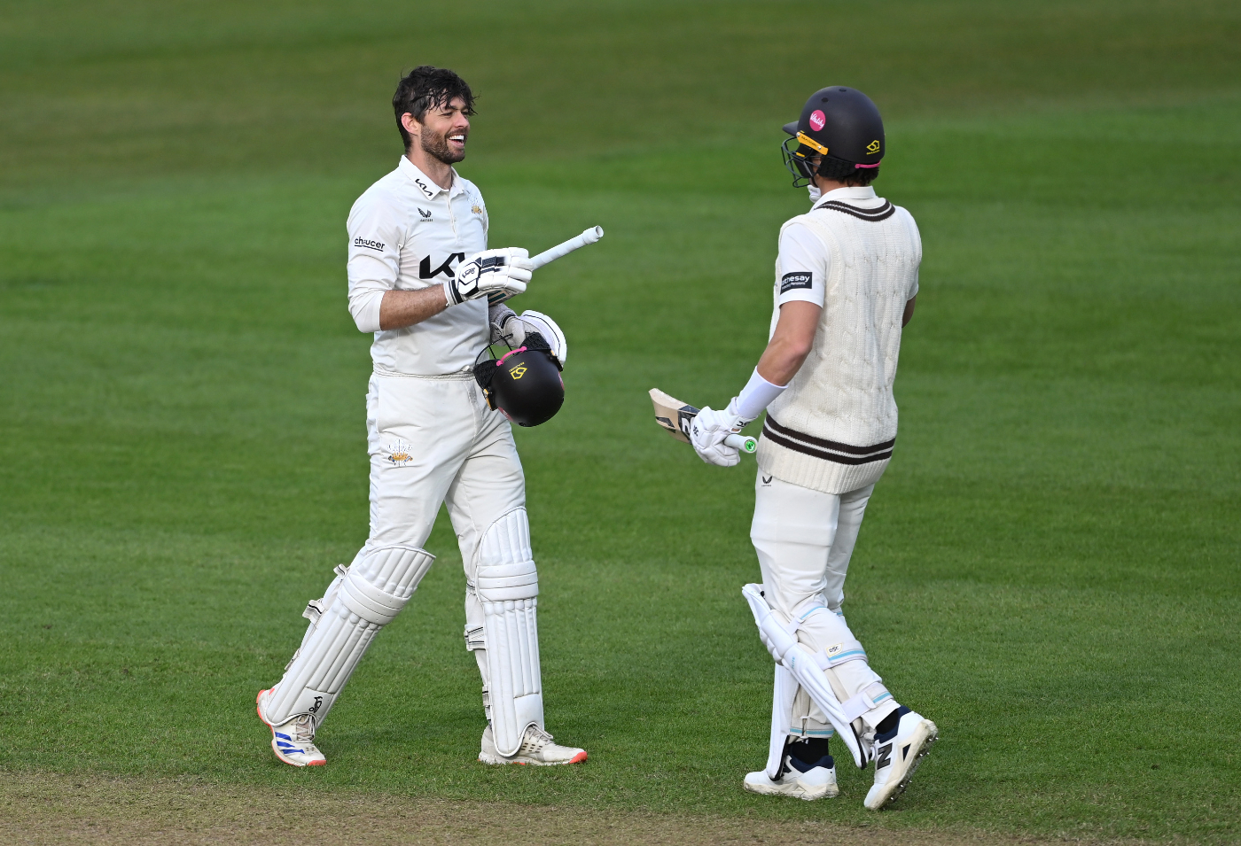 Foakes digs deep to salvage vital draw for Surrey
