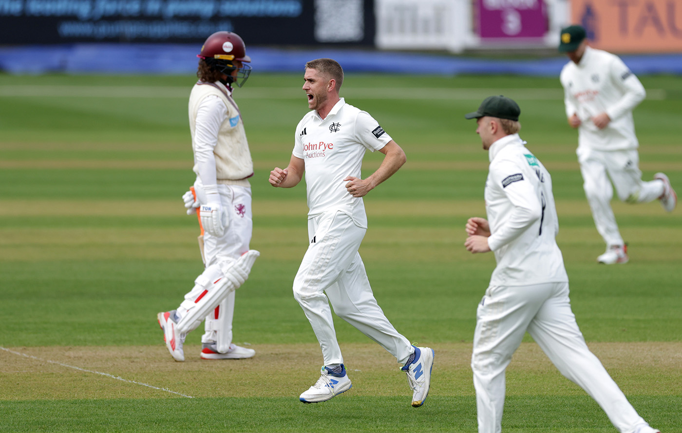 Eskinazi, Tattersall show fight but heavy defeat looms for Leicestershire
