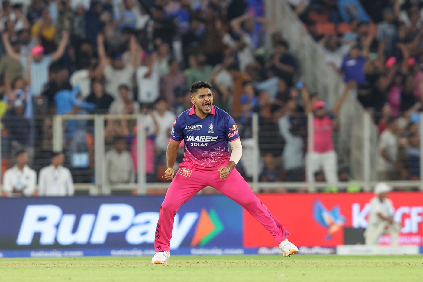 Bishnoi, Deshpande help Rajasthan Royals defend 210 in nervy finish