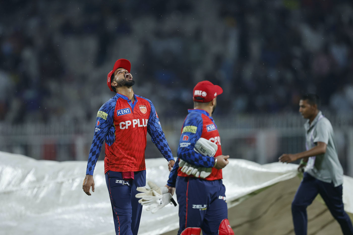 Washout gives KKR first point after Bartlett's new-ball burst