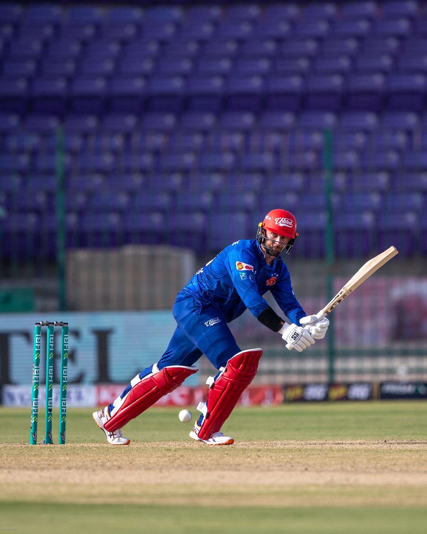 Conway, spinners help United hand Qalandars a thumping