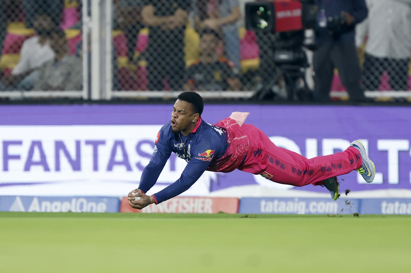 RR opt to bat, Hetmyer and Brijesh return