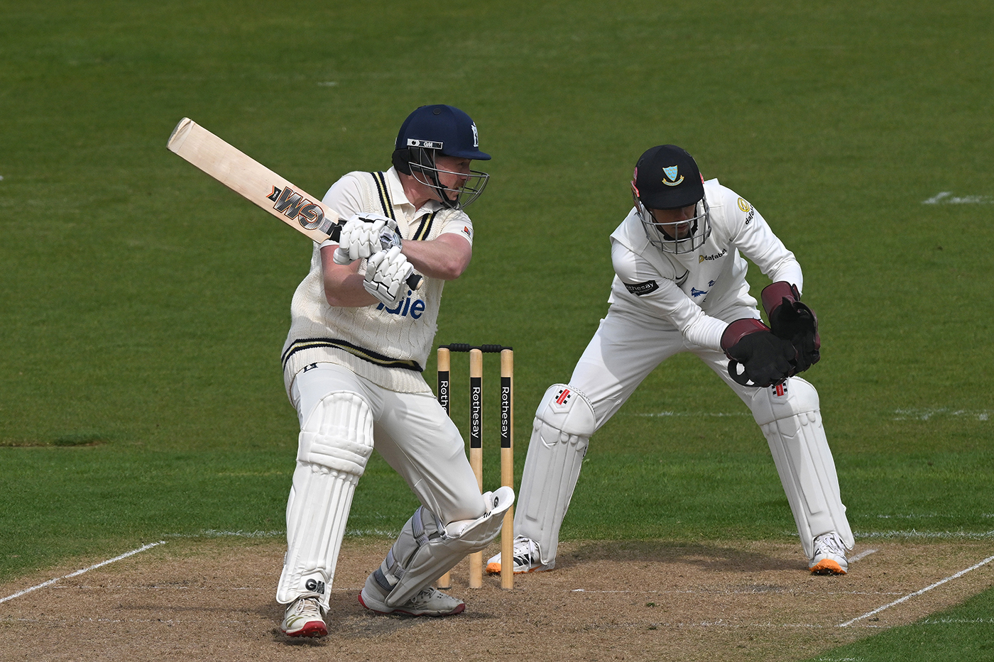 Yates, Bamber star as Warwickshire take charge against Sussex