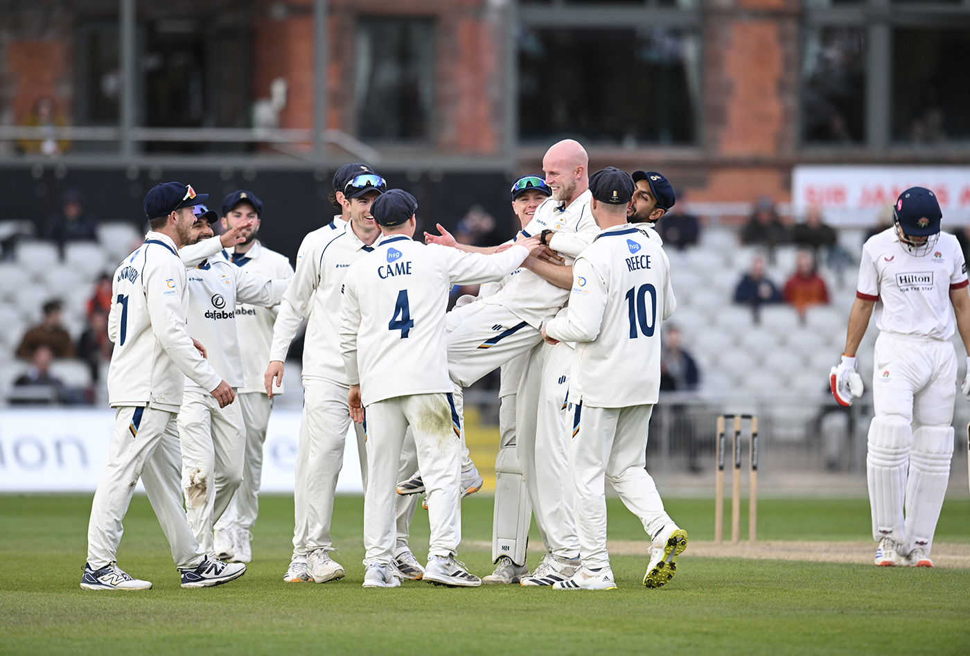 Abbas, Chappell leave hosts reeling as Derbyshire eye rare Old Trafford win