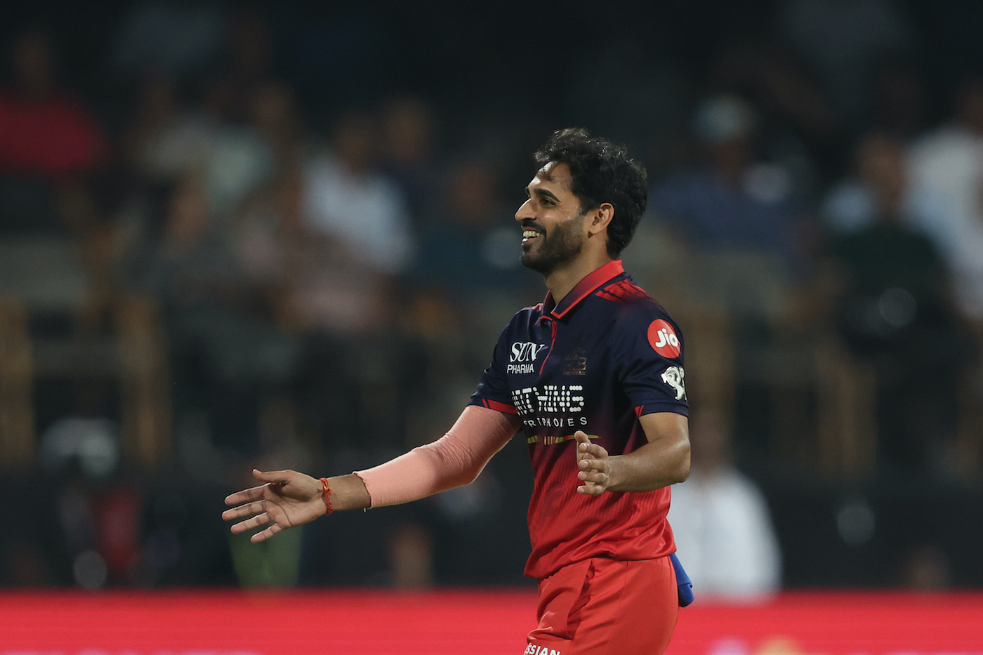 Bhuvneshwar leads Purple Cap race; Kohli climbs up Orange Cap list