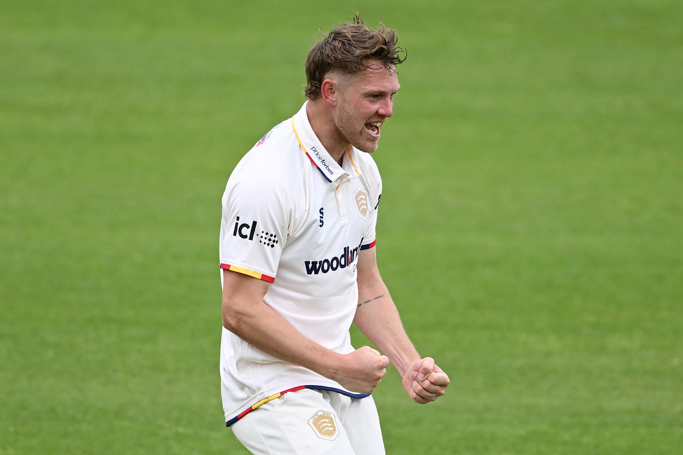 Porter four-for leaves Warwickshire rocking despite Hain grit
