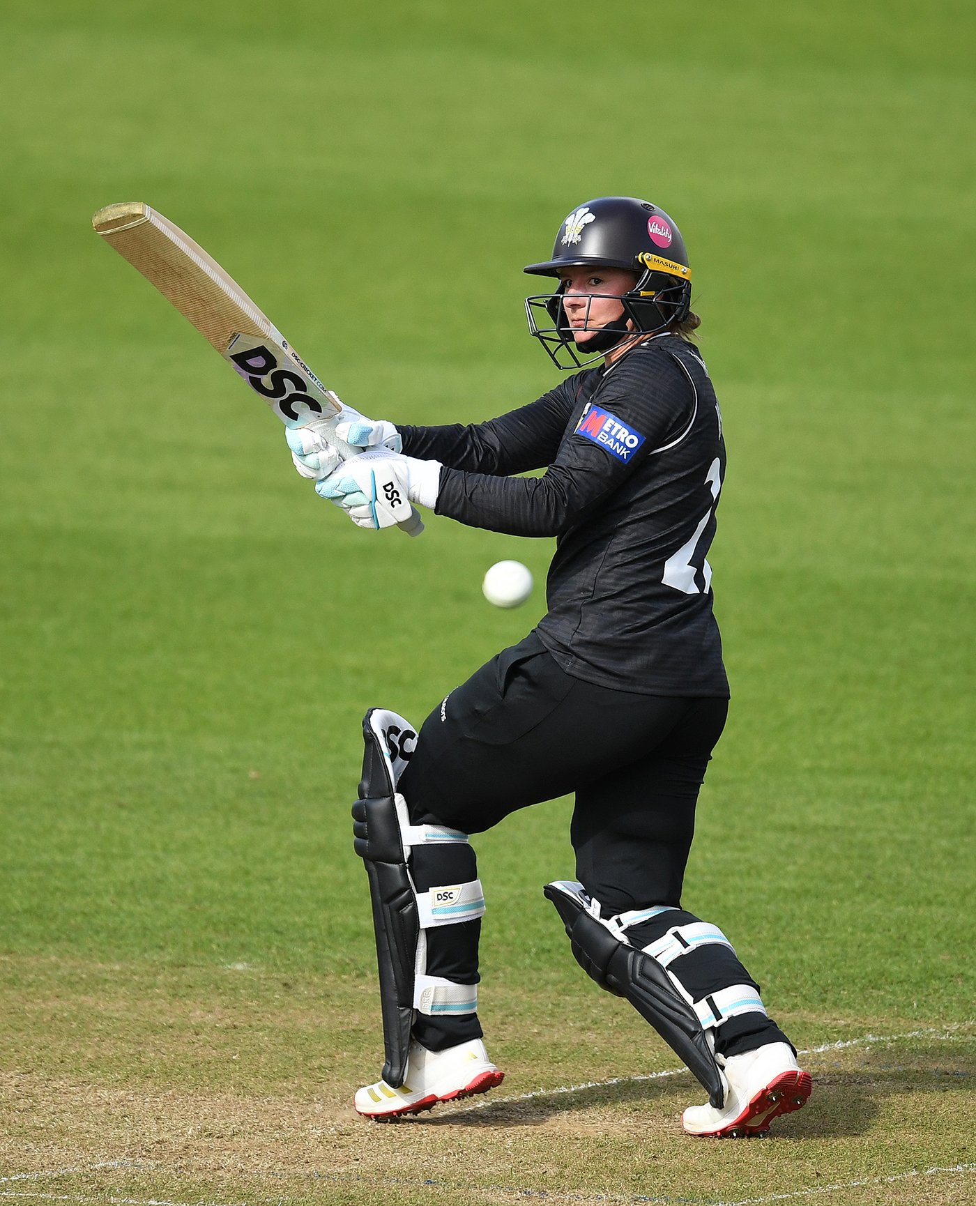 Wyatt-Hodge 96 trumps Armitage 106 as Surrey make it three from three