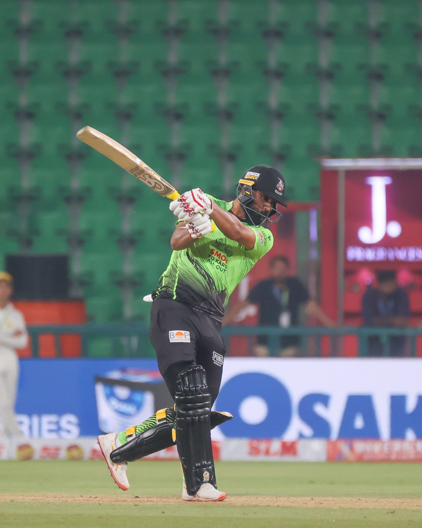 Zaman's the man as Qalandars fell Zalmi to keep play-off hopes alive