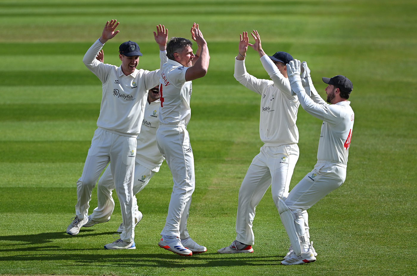 Crane haunts Hampshire as Glamorgan eye first win