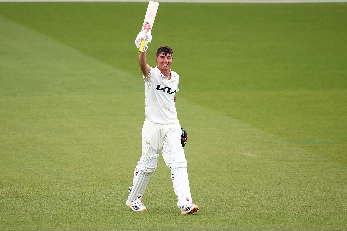 Teenager Thomas stars on debut as century buries Sussex