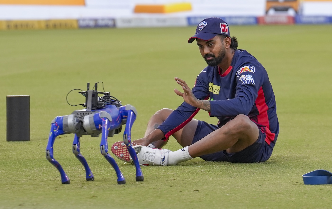 Unchanged KKR bowl first, Vipraj and Mukesh return for DC
