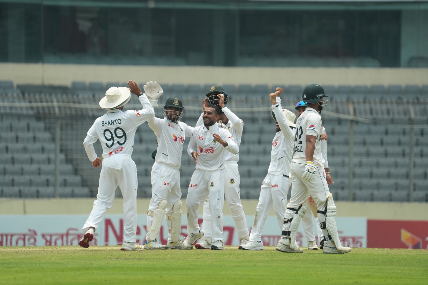Mehidy, Taskin run through Pakistan middle order after Awais' debut century