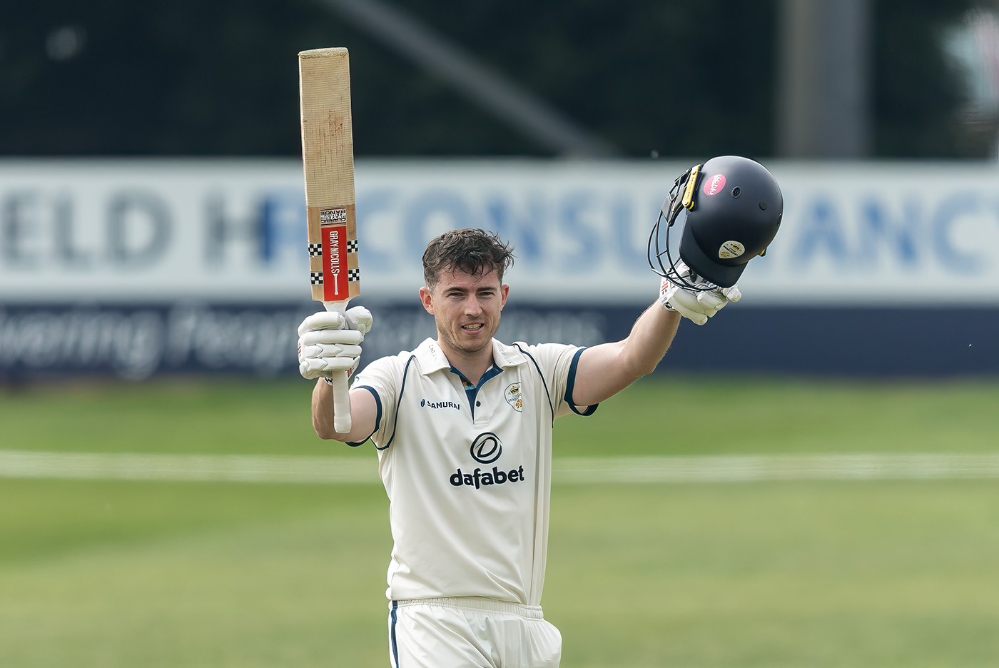 Andersson 129* holds up Kent's promotion push