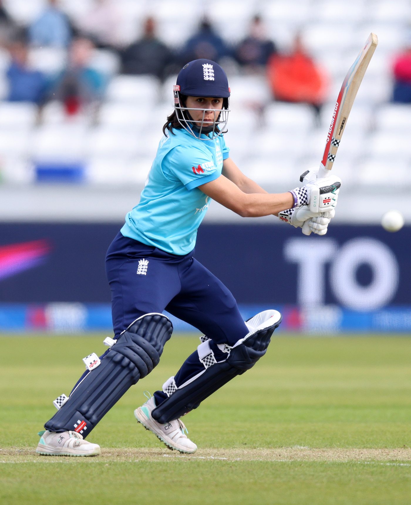 England bowls first against Ireland as Tector and Kelly return