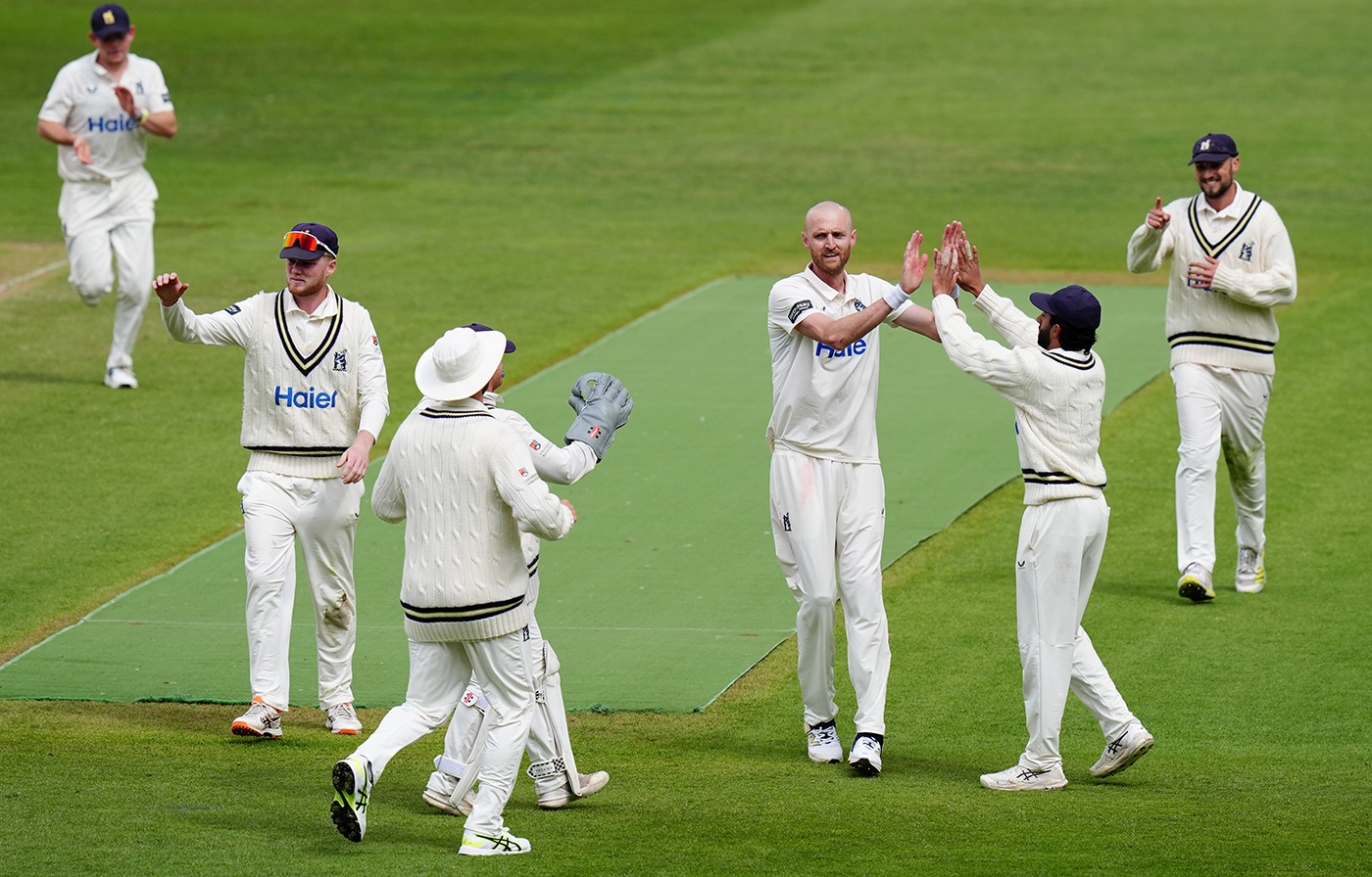 Hannon-Dalby seals thumping win as Warwickshire complete turnaround