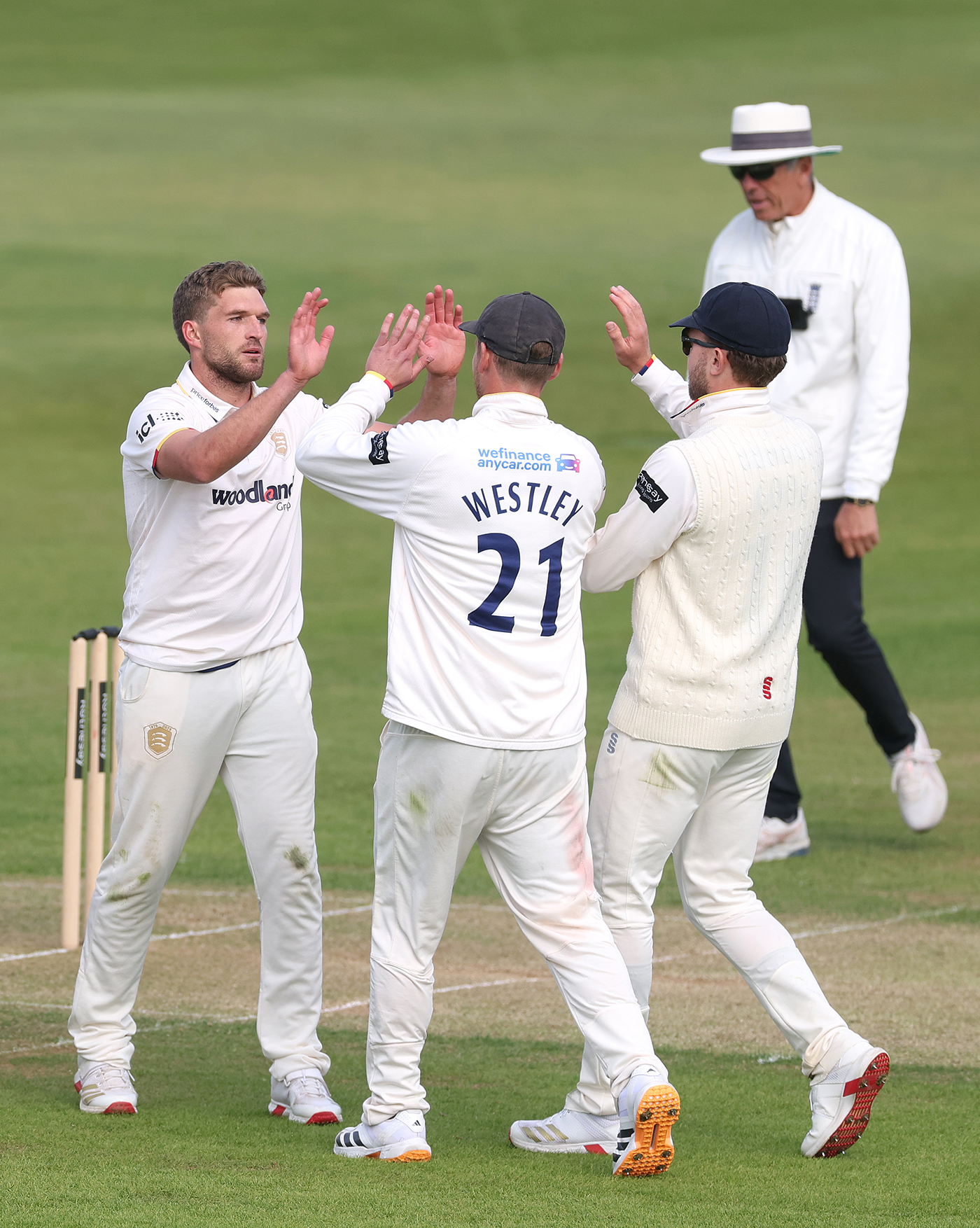Mulder strikes at the strike of lunch to make it South Africa's morning