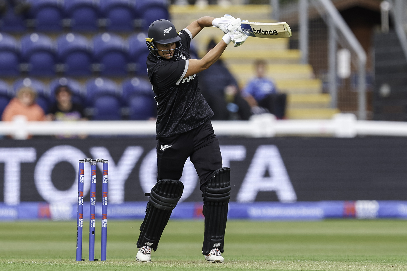 Suzie Bates returns to open as New Zealand bat first in decider