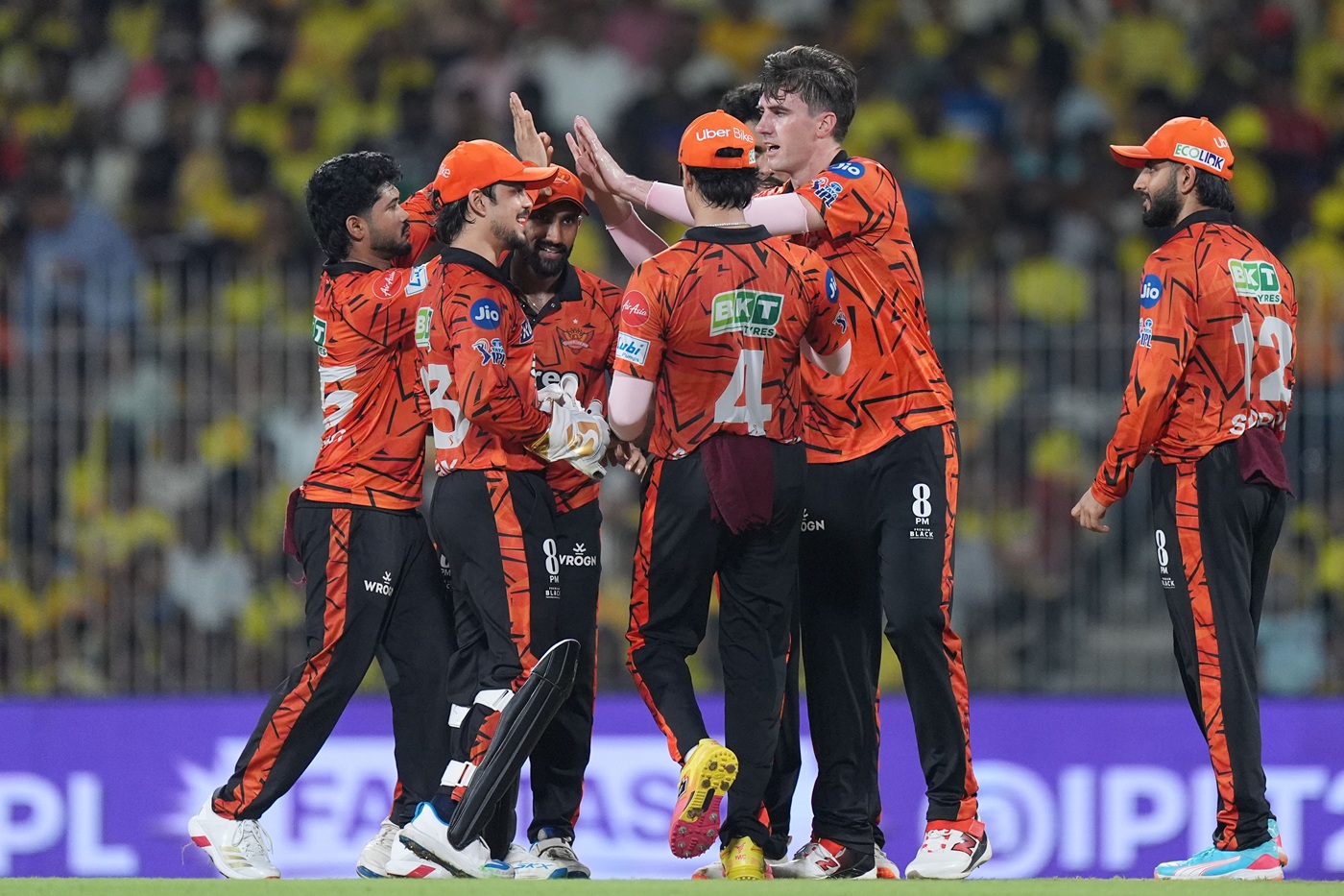 High-flying RCB and SRH clash as battle for top-two spots heats up