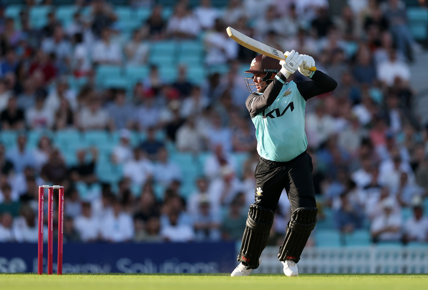 Roy, Curran lead Surrey surge as Lancashire fall flat
