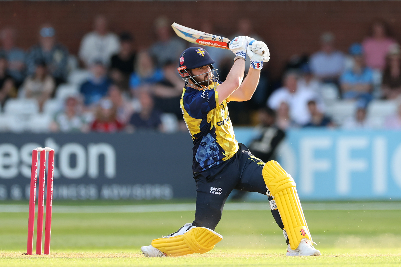 Montgomery thwarted as Durham hold nerve in tight finish