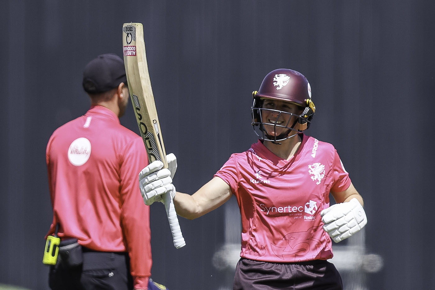 Sophie Luff fifty stretches Somerset's unbeaten start