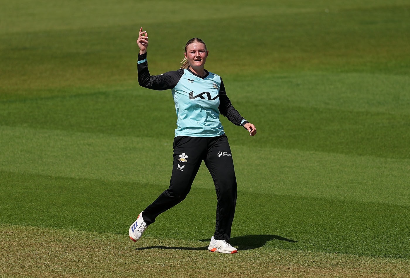 Ryana MacDonald-Gay six-for seals Surrey win in low-scoring thriller