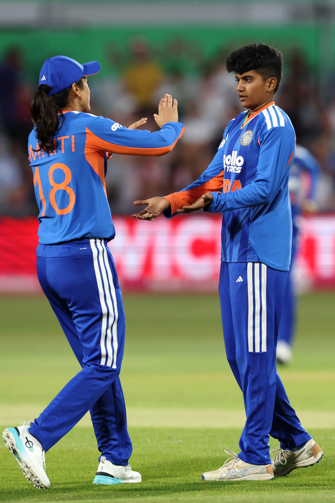 England bat first in bid to square series in Bristol
