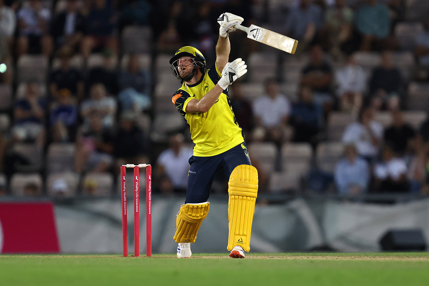 Dawson delivers as Surrey are outgunned by Hampshire