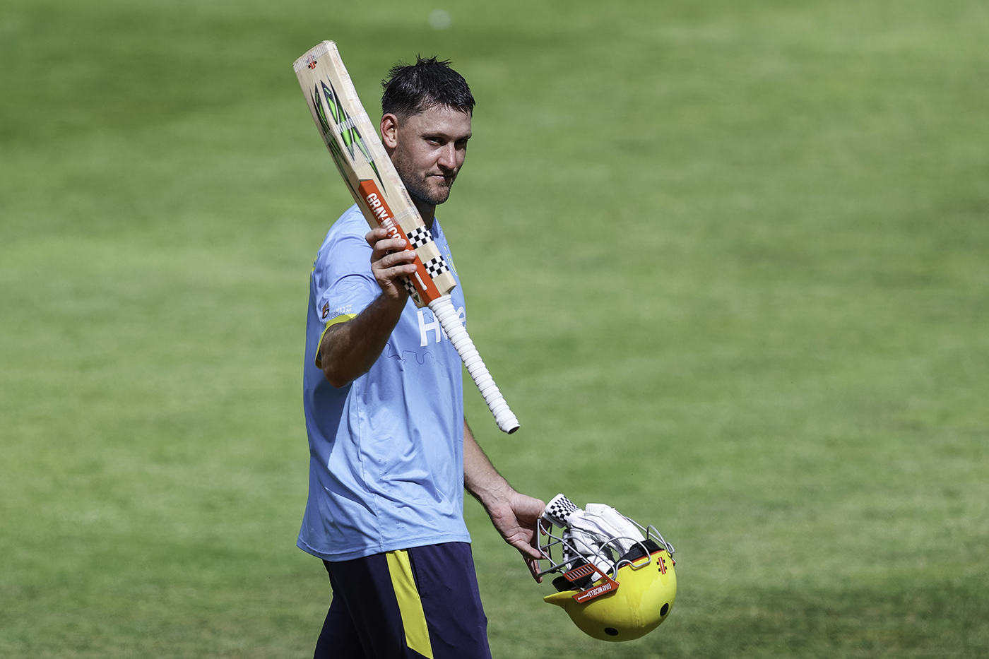 Webster, Mousley raise Bears before Tariq razes Gloucestershire