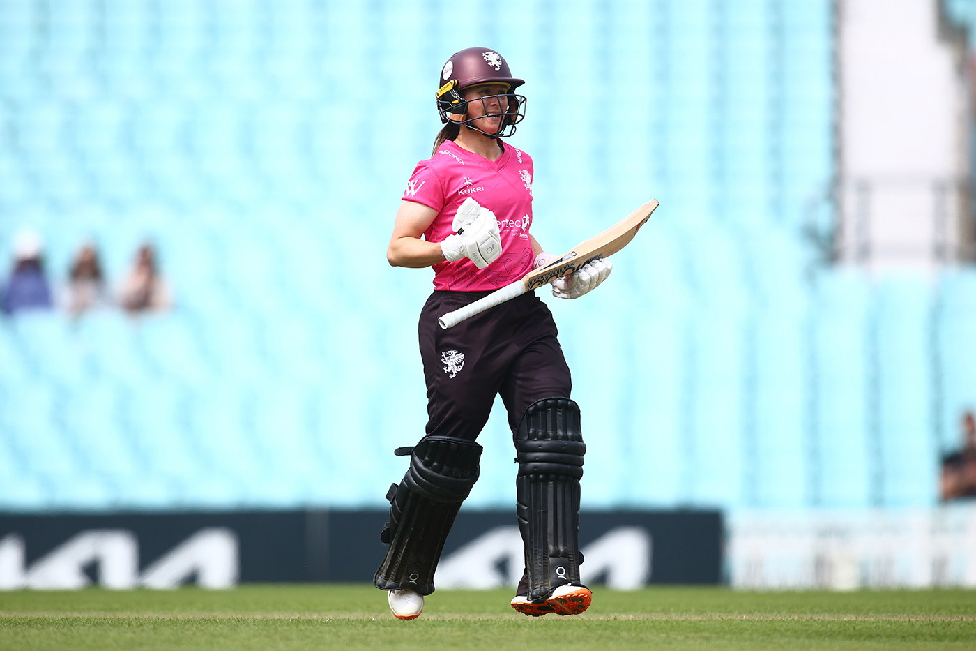 Luff toughs it out as Somerset battle back against Surrey