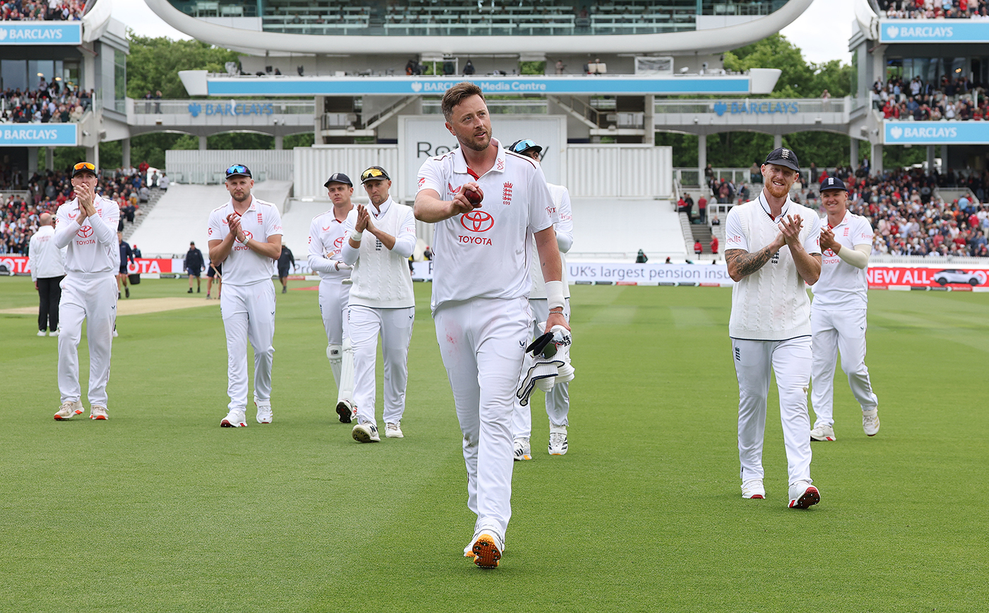 Robinson five-for on comeback as New Zealand rolled for 113