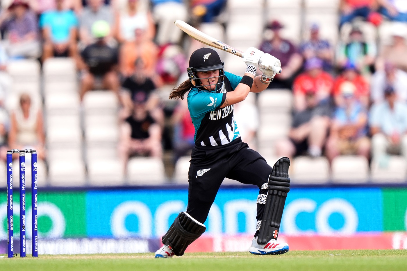 New Zealand bat first for surprise shot at semi-final berth