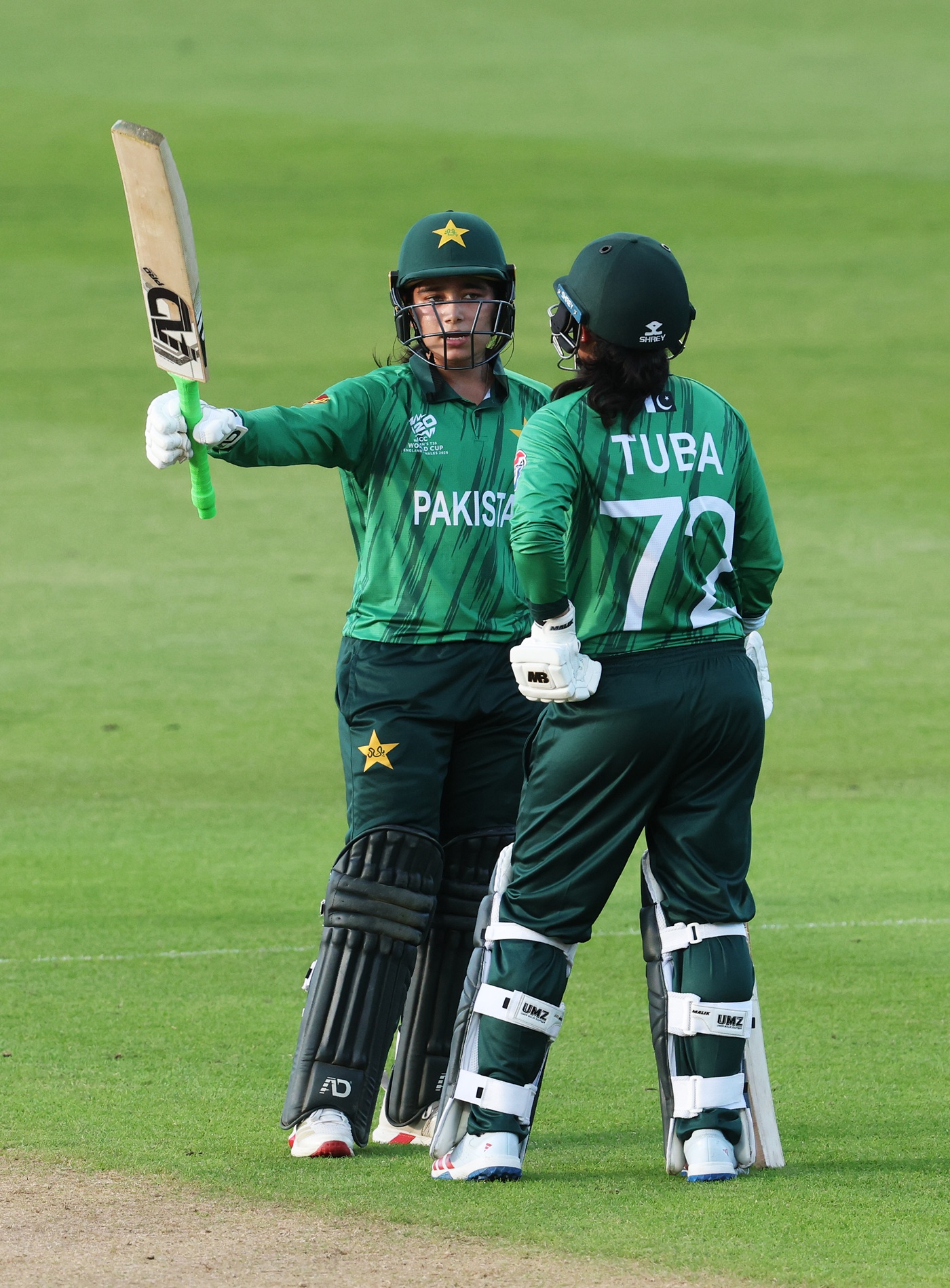 Fatima Sana lands Hundred wildcard deal for Birmingham Phoenix