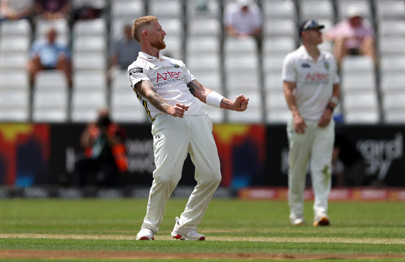 Vasconcelos 181* the star turn as Stokes, Durham upstaged