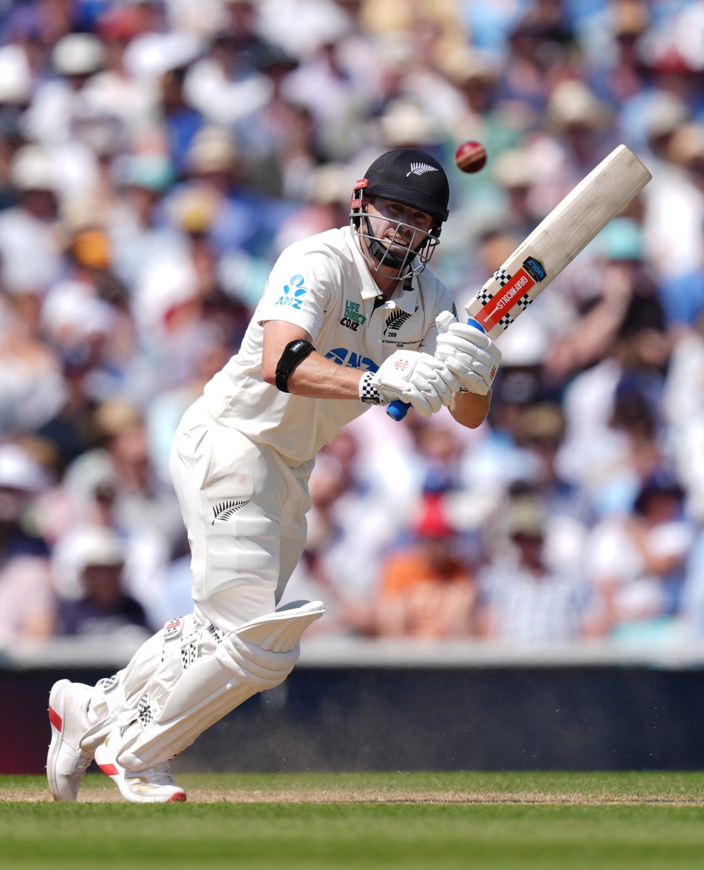 Nicholls, Ravindra shore up New Zealand after England strike with new ball
