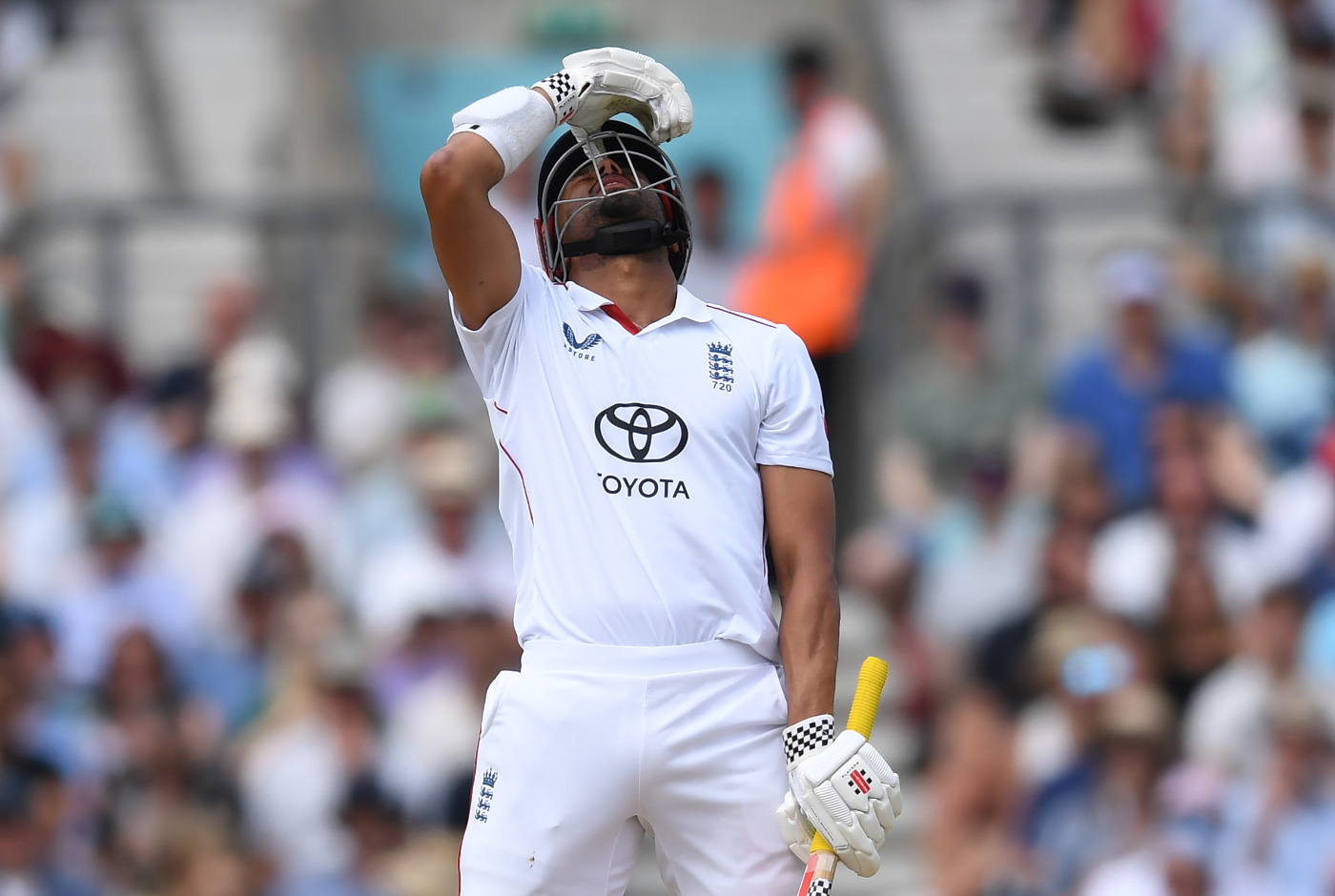 England's top-order rattled in 463 chase