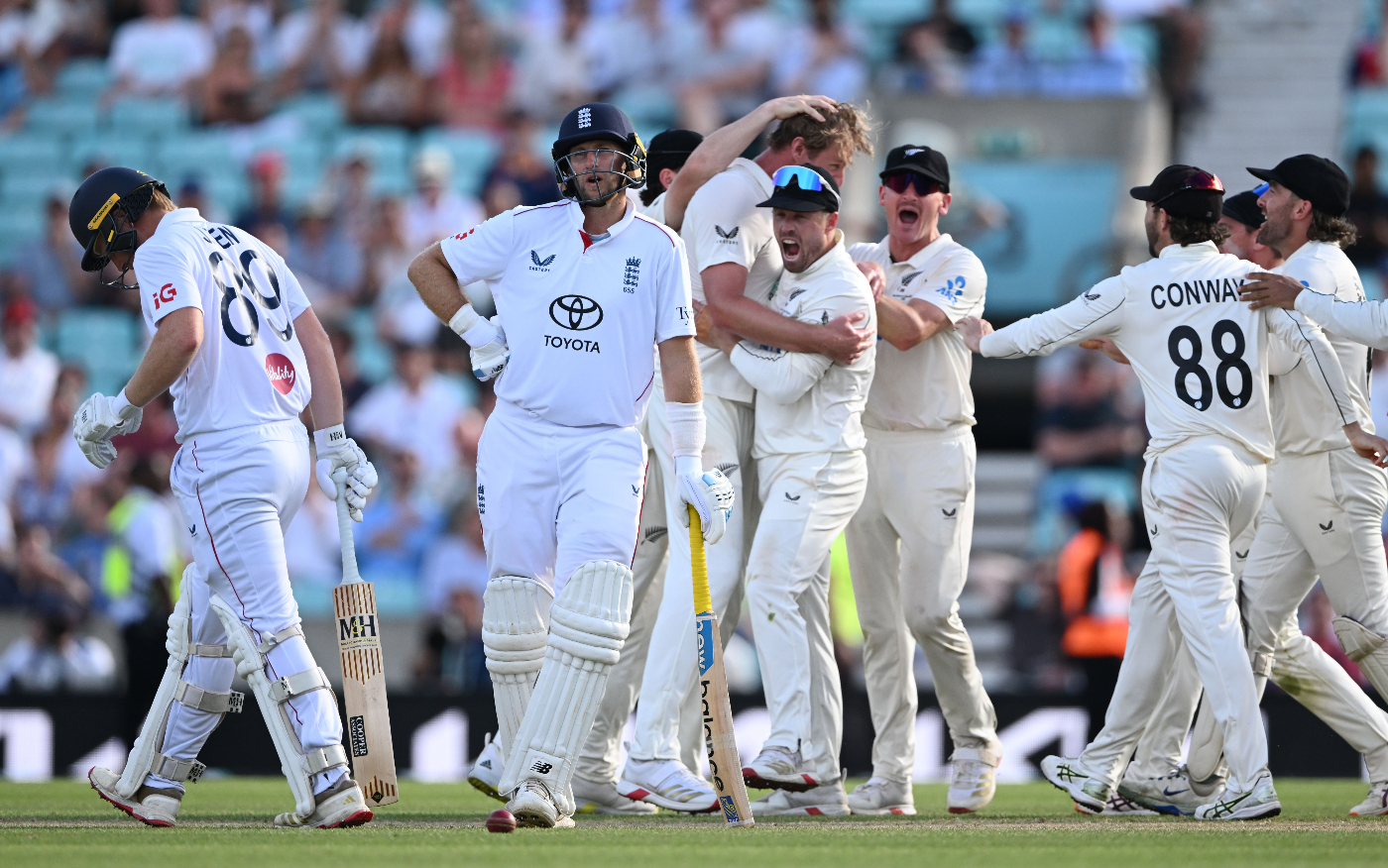 Root stands firm, but Henry, Jamieson put New Zealand on course for Oval victory