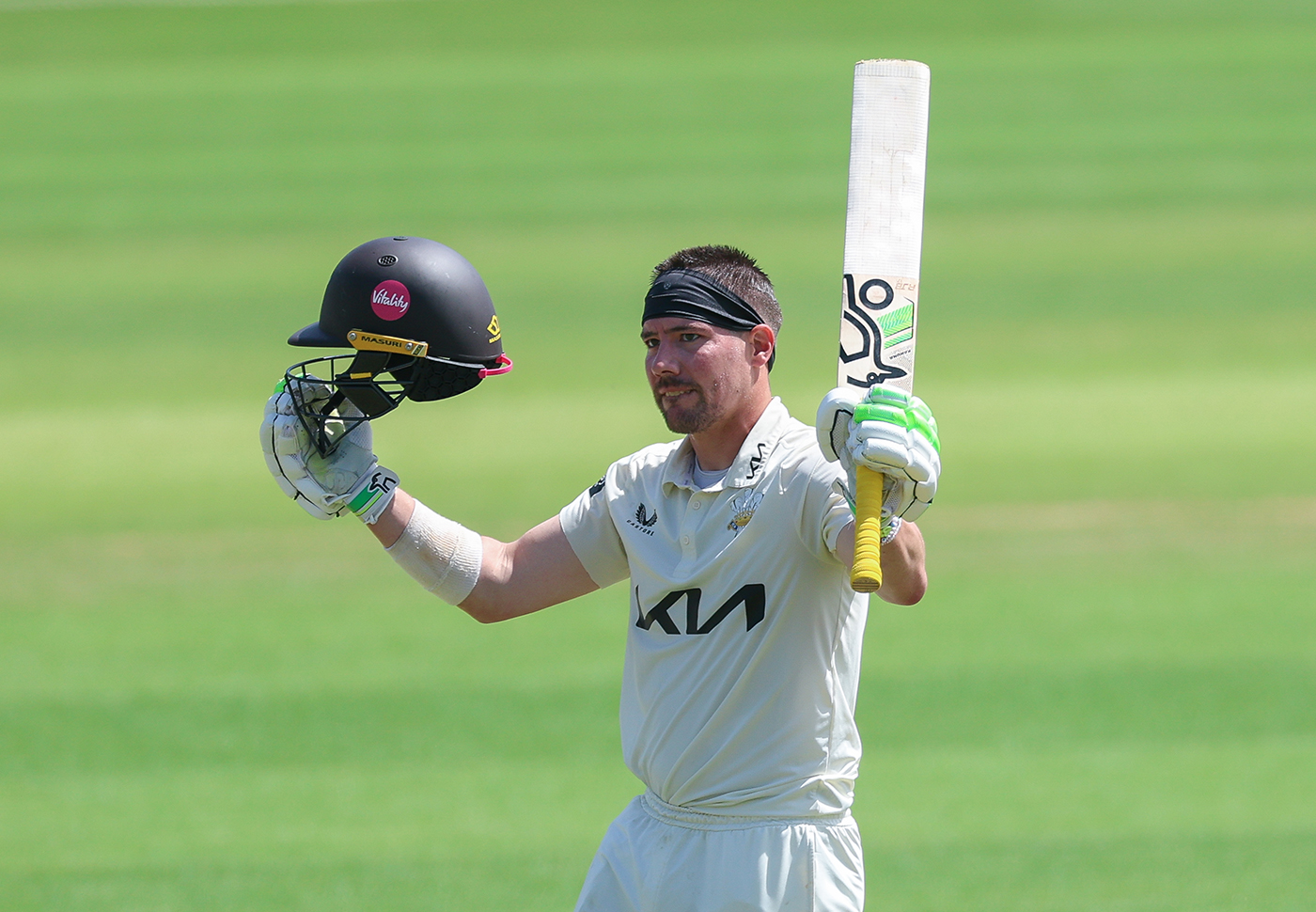 Rory Burns hundred keeps Glamorgan sweating in Cardiff