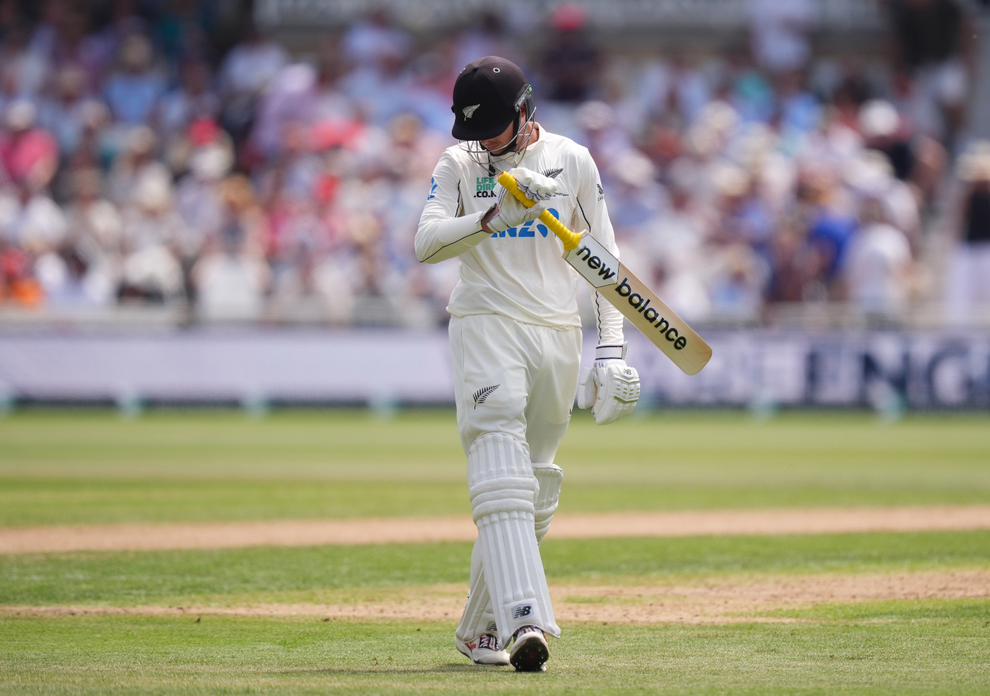 Sangakkara queries DRS haste as Santner falls to contentious call