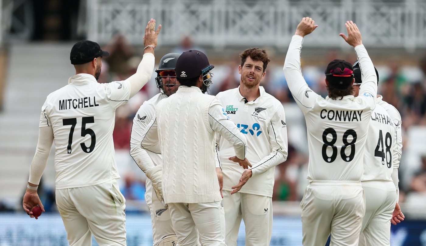 New Zealand seal famous come-from-behind series with 160-run rout