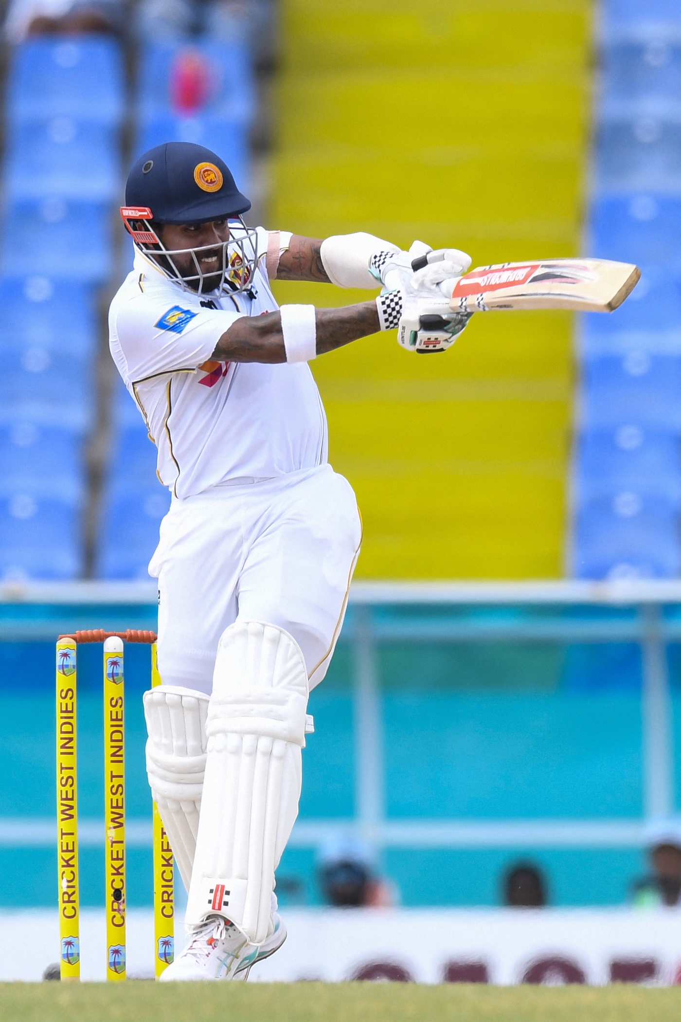 Kusal Mendis, Dinusha take Sri Lanka past 400