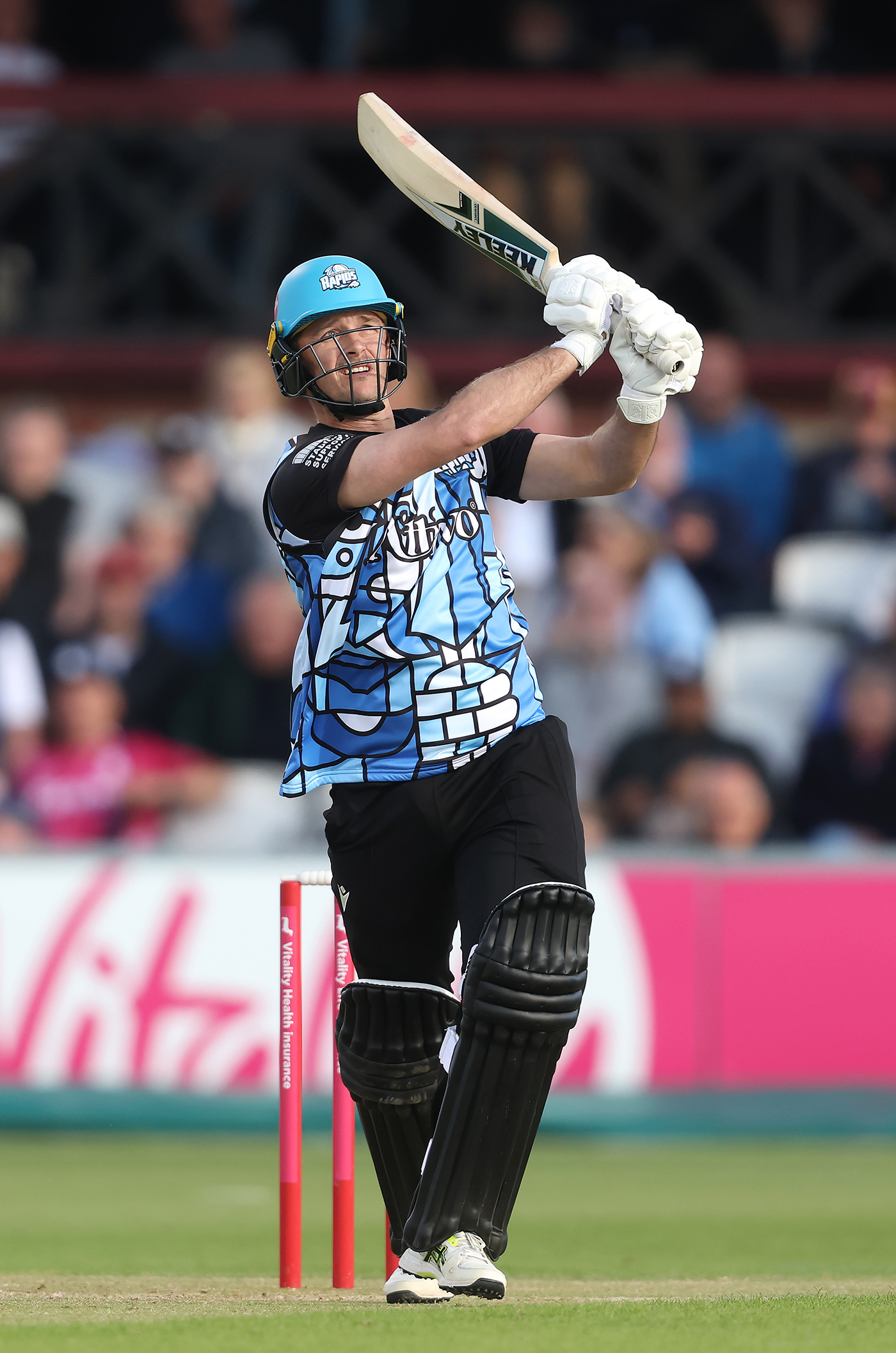 Roderick, bowlers keep Worcestershire in hunt for knockouts