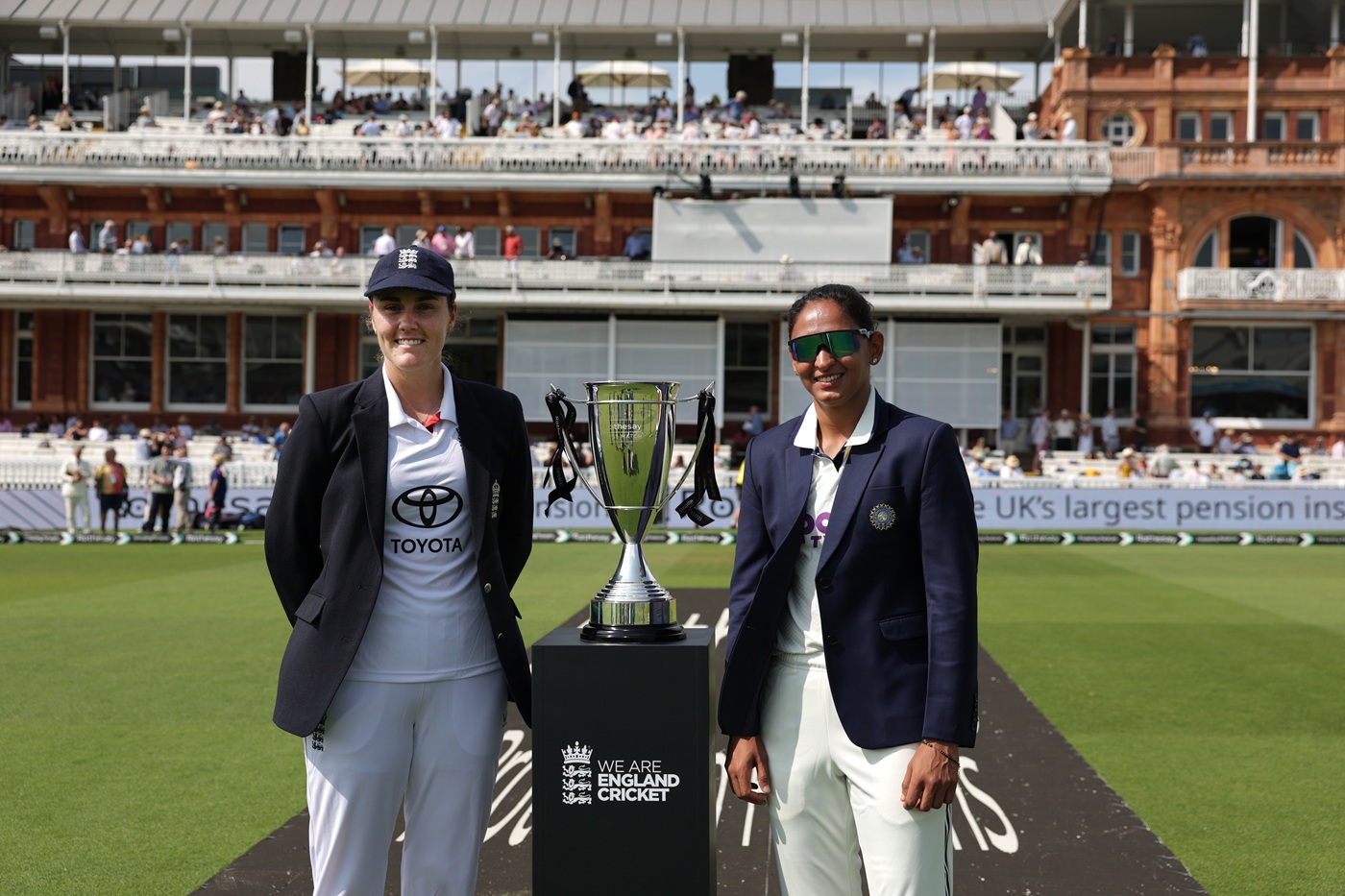 England win toss and bowl in historic women's Lord's Test