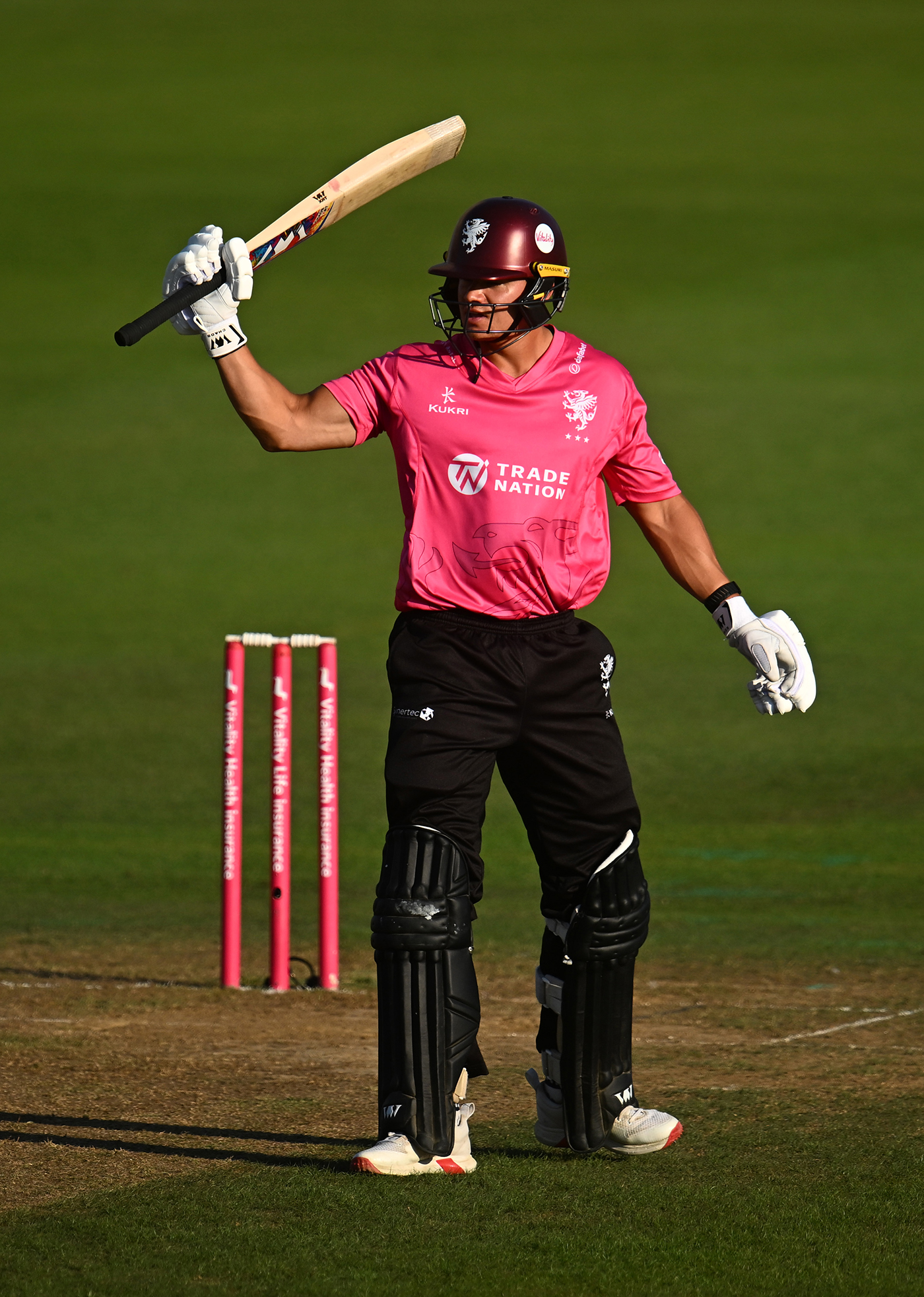 Smeed powers holders Somerset's late charge to knockouts