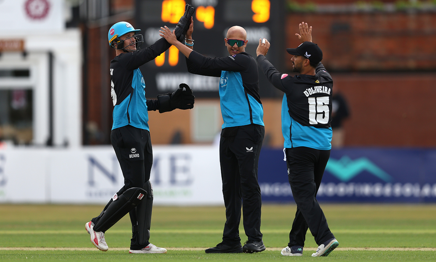 Singh on song as six-for leads Worcestershire win